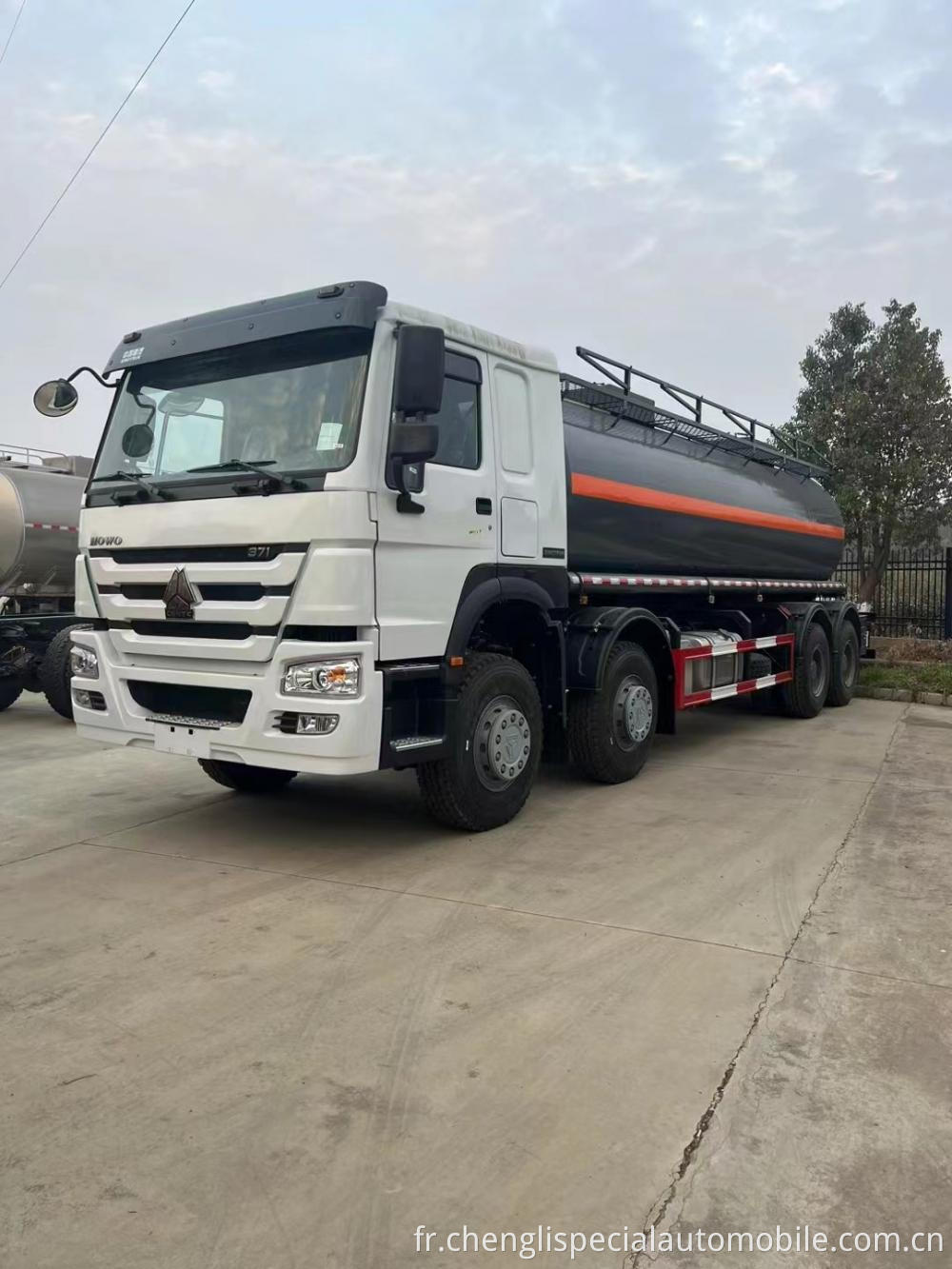 Howo 8x4 Chemical Liquid Tank Truck 6